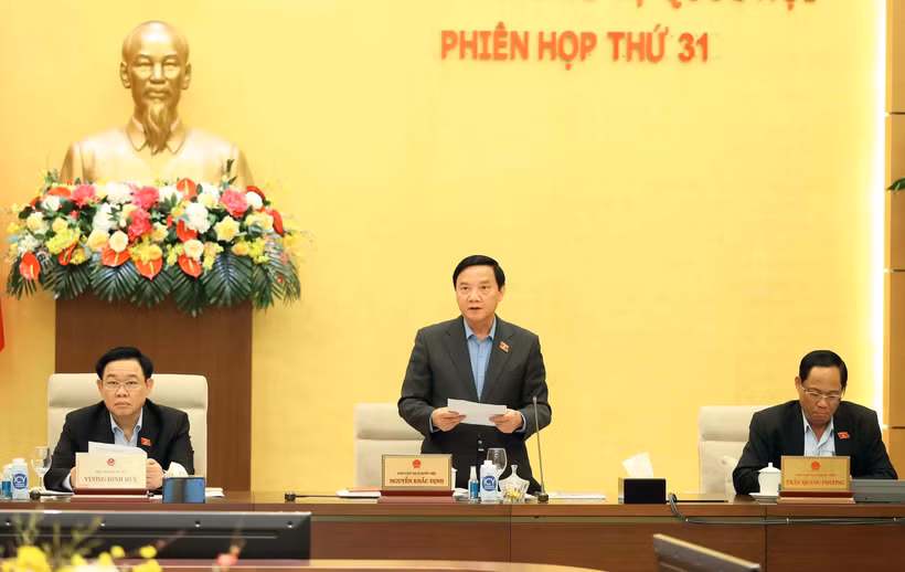 Phó Chủ tịch Quốc hội Nguyễn Khắc Định điều hành phiên họp. (Ảnh: An Đăng/TTXVN)