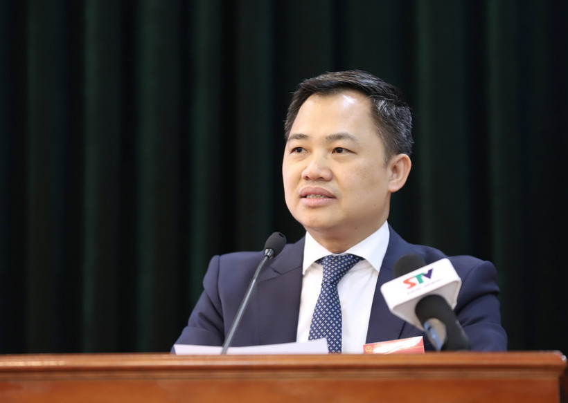 Tân Chủ tịch Ủy ban Nhân dân tỉnh Sơn La Nguyễn Đình Việt phát biểu nhận nhiệm vụ. (Ảnh: Nguyễn Cường/ TTXVN)