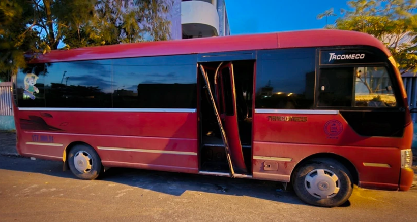 Chiếc xe ô tô chở cháu bé bị bỏ quên ở Thái Bình. (Ảnh: TTXVN)