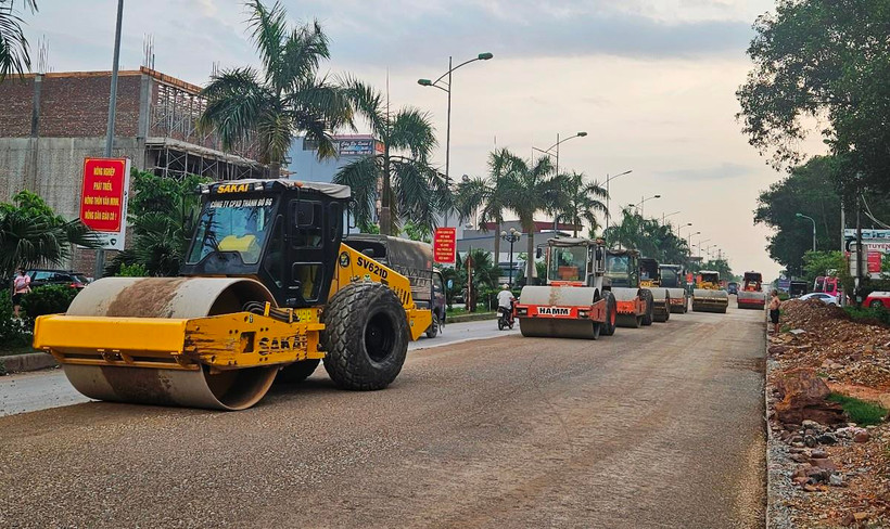 Nhà thầu thi công Dự án cải tạo, nâng cấp Quốc lộ 31 qua tỉnh Bắc Giang. (Ảnh: Việt Hùng/Vietnam)