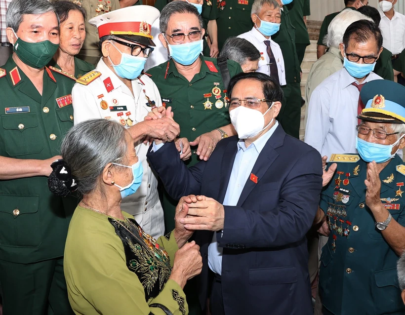 Thủ tướng Phạm Minh Chính gặp mặt, tri ân đại biểu Người có công với cách mạng. (Ảnh: Dương Giang/TTXVN)