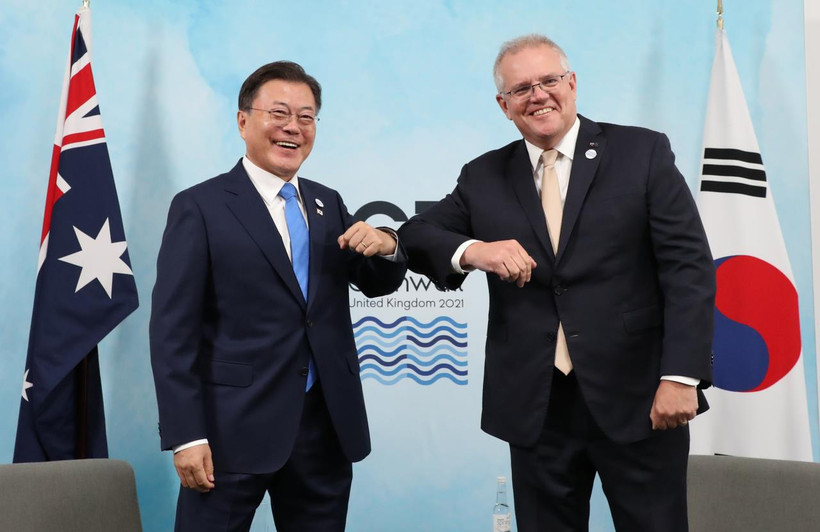 Tổng thống Hàn Quốc Moon Jae-in và Thủ tướng Australia Scott Morrison tại Cornwall, Anh ngày 12/6. (Nguồn: Yonhap)