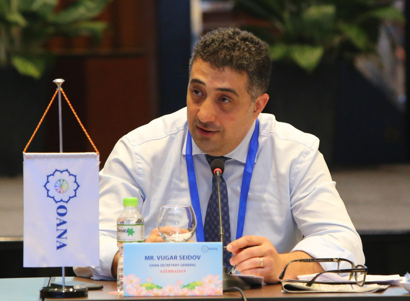 Tổng thư ký OANA, ông Vugar Seidov phát biểu tại cuộc họp. (Ảnh: Thành Đạt/TTXVN)