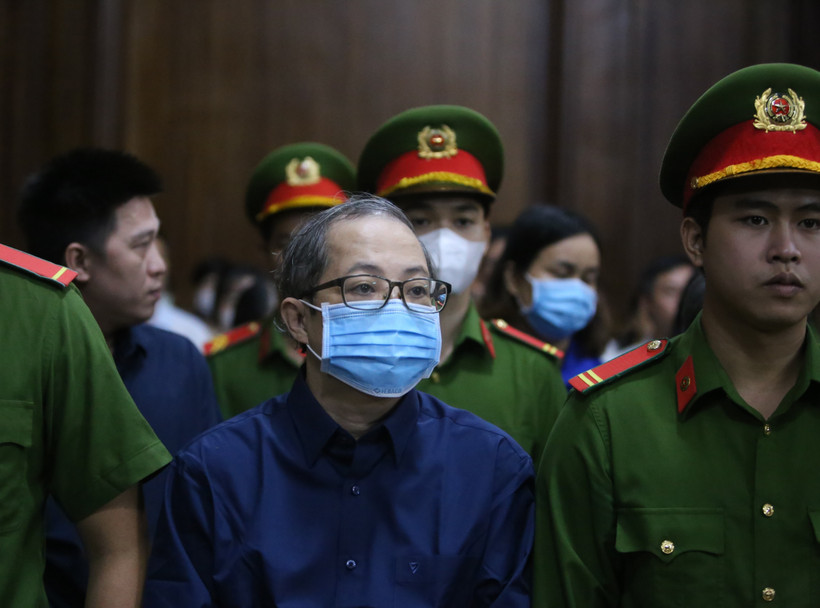 Bị cáo Nguyễn Minh Quân (cựu Giám đốc Bệnh viện thành phố Thủ Đức), bị xét xử về 2 tội "tham ô tài sản" và "rửa tiền." (Ảnh: Thành Chung/TTXVN)