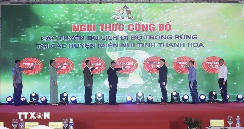 Khai trương các tuyến du lịch đi bộ trong rừng tại các huyện miền núi Thanh Hoá. (Ảnh: Hoa Mai/TTXVN)