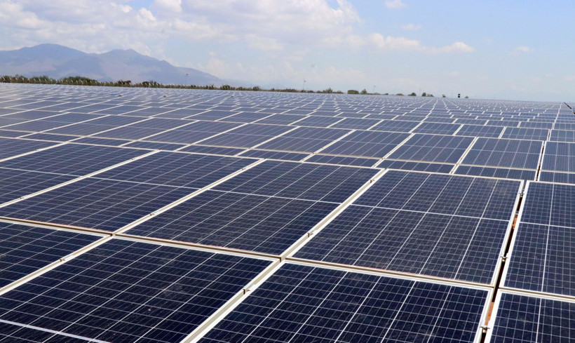 Những tấm pin năng lượng Mặt Trời. (Ảnh: Công Thử/TTXVN)