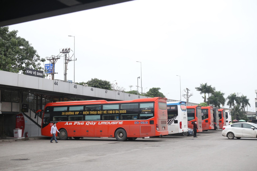 Các tuyến xe khách liên tỉnh tại bến xe Nước Ngầm (Hà Nội) đã dừng hoạt động vận tải để phòng chống dịch COVID-19. (Ảnh: Danh Lam/TTXVN)