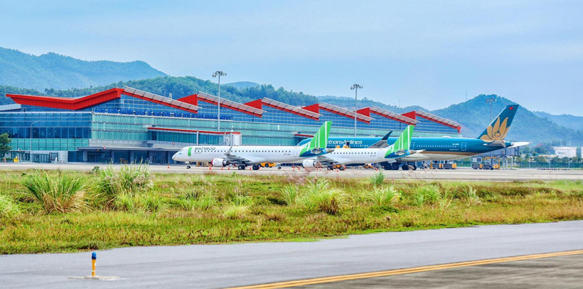 Máy bay của các hãng hàng không tại sân bay Vân Đồng, Quảng Ninh. (Ảnh: CTV/Vietnam+)