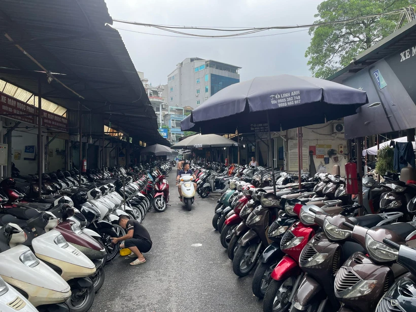 Các tiểu thương kinh doanh xe máy cũ cho biết tình hình kinh doanh đang vô cùng ảm đạm. (Ảnh: Minh Hiếu/Vietnam+)
