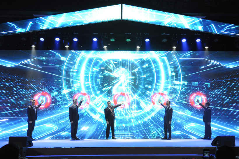 Bộ trưởng Bộ Tài chính Hồ Đức Phớc tham dự hội nghị và ấn nút khai trương Cổng Thông tin điện tử kết nối với sàn thương mại điện tử trong nước. (Ảnh: Vietnam+)