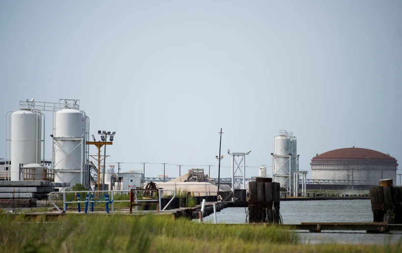 Cơ sở xử lý khí tự nhiên hóa lỏng (LNG) tại bang Louisiana, Mỹ. (Ảnh: AFP/TTXVN)