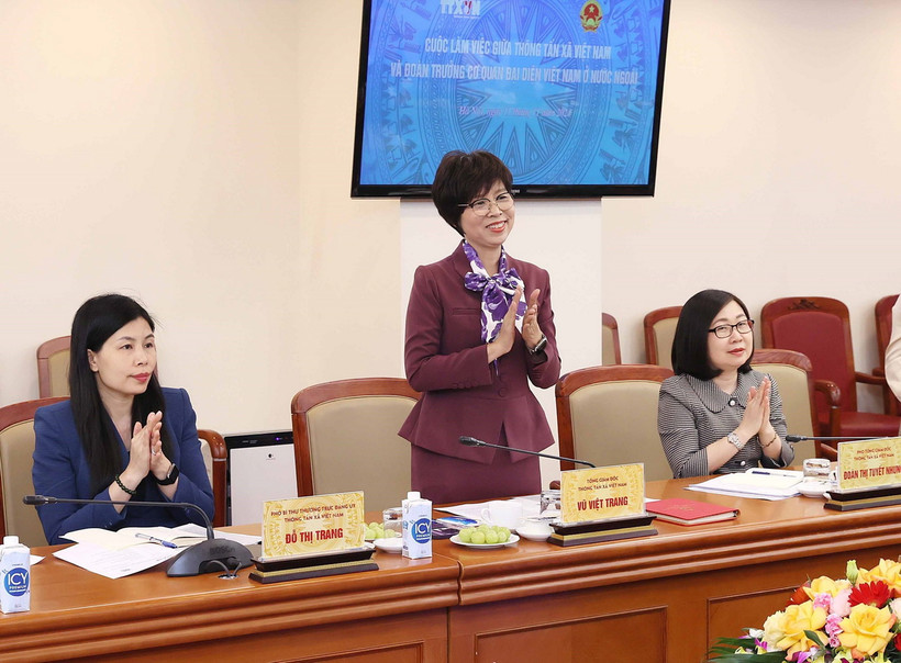 Tổng Giám đốc Thông tấn xã Việt Nam Vũ Việt Trang và lãnh đạo TTXVN tại buổi làm việc. (Ảnh: An Đăng/TTXVN)