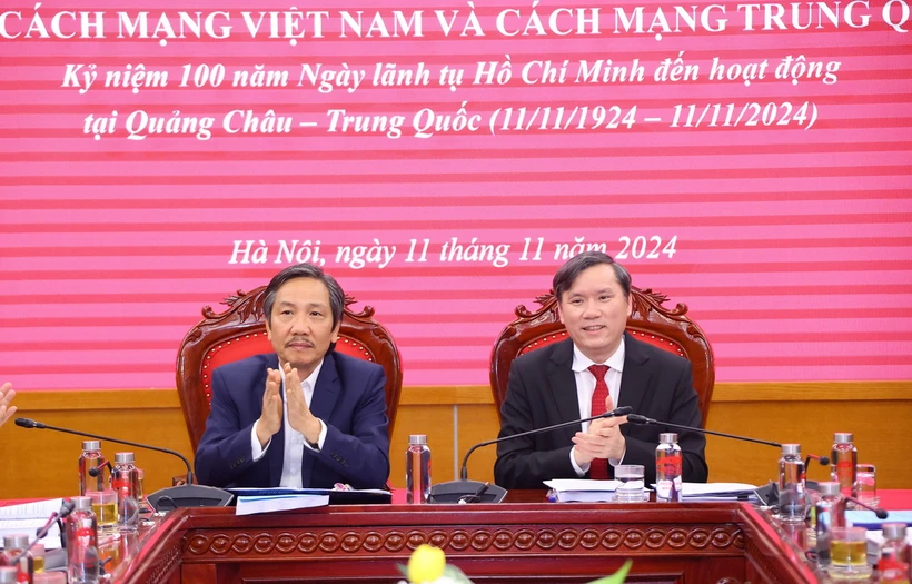 Đại biểu chủ trì hội thảo. (Ảnh: Văn Điệp/TTXVN)