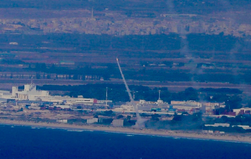 Hệ thống phòng không Israel đánh chặn tên lửa được phóng từ Liban, ngày 24/9/2024. (Ảnh: THX/TTXVN)