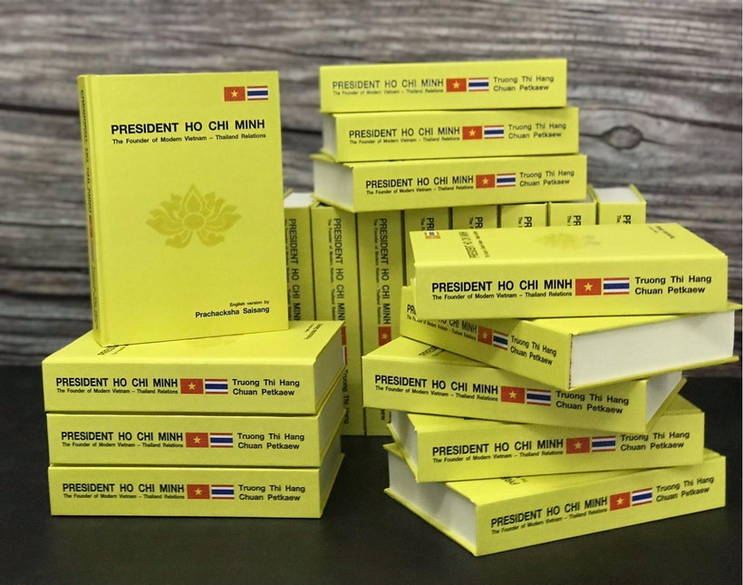 Phiên bản tiếng Anh của cuốn sách “Chủ tịch Hồ Chí Minh: người đặt nền móng cho quan hệ Việt Nam - Thái Lan hiện đại” vừa được hoàn thành. (Ảnh: Hữu Kiên/TTXVN)