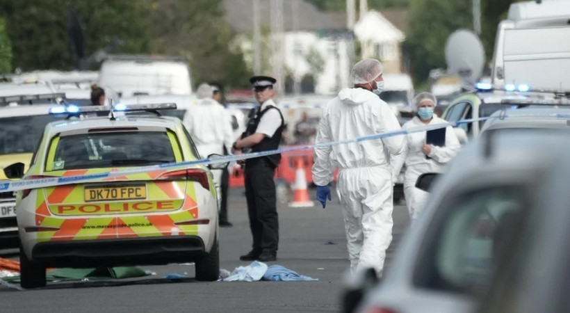 Cảnh sát Anh phong tỏa hiện trường vụ tấn công bằng dao ở Southport, ngày 29/7/2024. (Ảnh: Reuters/TTXVN)