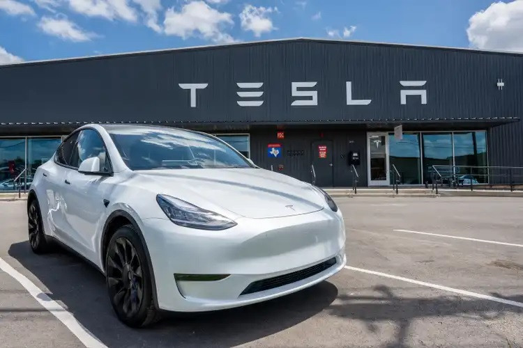 Tesla tăng giá bán xe Model Y.