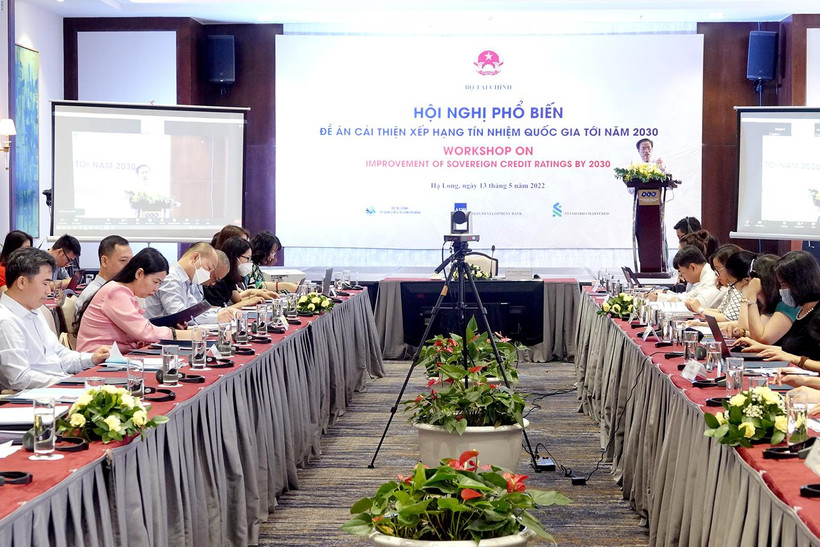 Hội nghị phổ biến “Đề án Cải thiện xếp hạng tín nhiệm quốc gia tới năm 2030,” ngày 13/5. (Ảnh: Vietnam+)