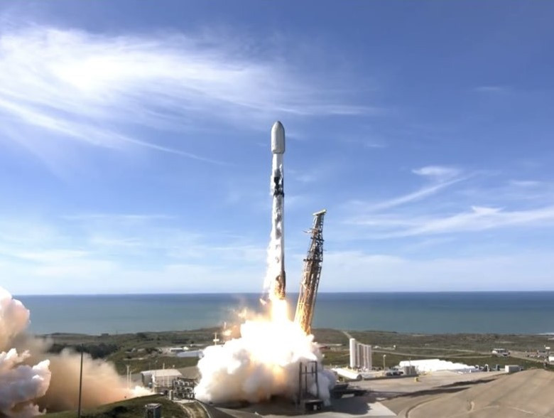 Pin Mặt Trời được đưa lên không gian ngày 5/3 để thử nghiệm. (Nguồn: Space)