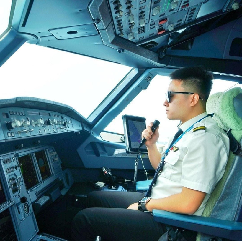 Đối với phi công Lê Xuân Lộc thì Bay Tết là đặc thù riêng trong nghề. (Ảnh: CTV/Vietnam+)