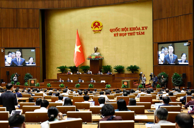 Bộ trưởng Bộ Tài nguyên và Môi trường Đỗ Đức Duy giải trình, làm rõ một số vấn đề đại biểu Quốc hội nêu. (Ảnh: Doãn Tấn/TTXVN)