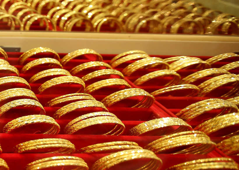 Vàng được bày bán tại cửa hàng kim hoàn ở Yangon, Myanmar, ngày 19/9/2018. (Ảnh: THX/TTXVN)