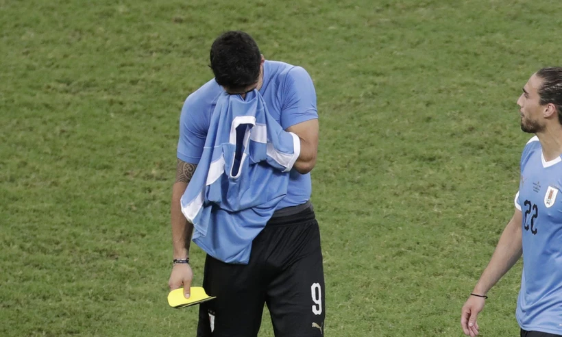Suarez thành tội đồ khiến Uruguay dừng bước sớm. (Nguồn: Getty Images)