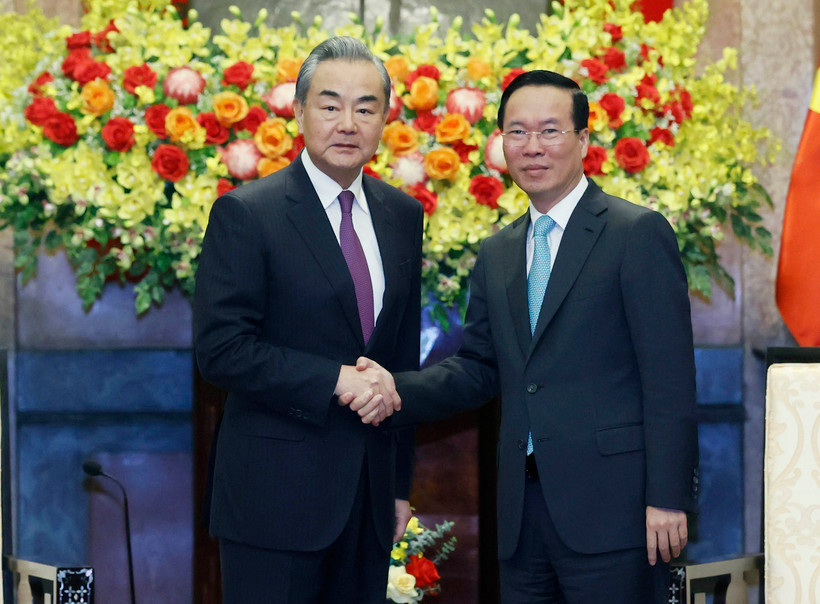 Chủ tịch nước Võ Văn Thưởng tiếp Bộ trưởng Ngoại giao Trung Quốc Vương Nghị. (Ảnh: Thống Nhất/TTXVN)