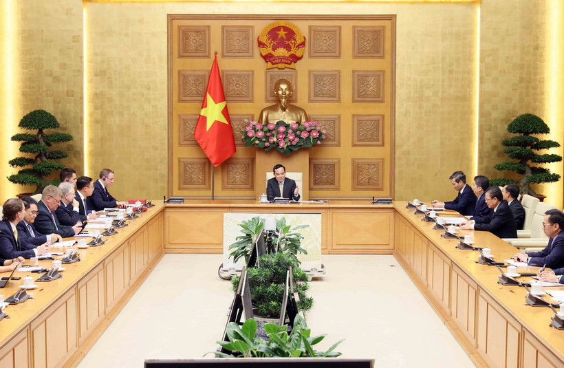 Phó Thủ tướng Trần Lưu Quang tiếp Đoàn doanh nghiệp Hội đồng kinh doanh EU-ASEAN. (Ảnh: An Đăng/TTXVN)