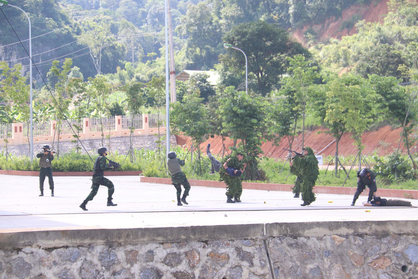 Quang cảnh diễn tập tình huống thực binh A2. (Ảnh: TTXVN phát)