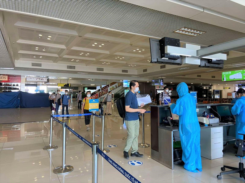 Đoàn cán bộ, nhân viên y tế của Bệnh viện Bạch Mai tham gia chống dịch tại Thành phố Hồ Chí Minh. (Ảnh: CTV/Vietnam+)