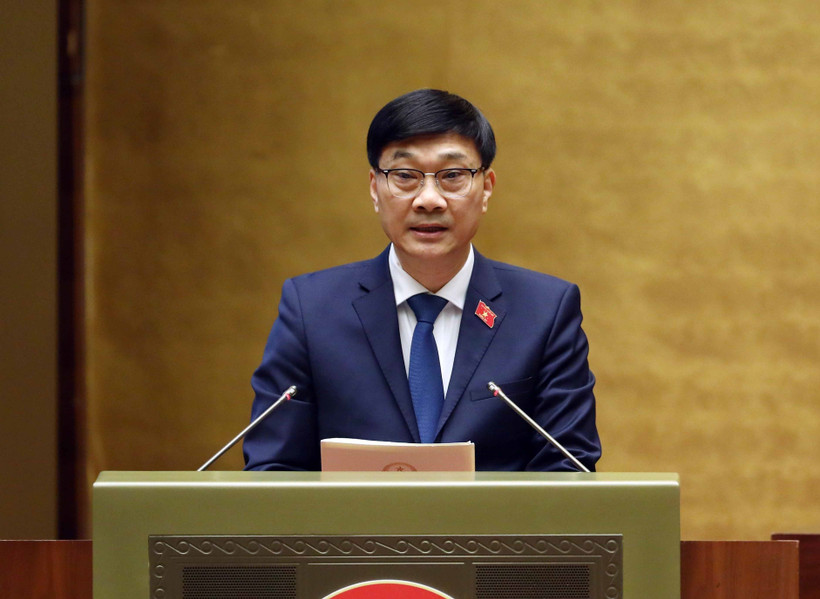 Ủy viên Ủy ban Thường vụ Quốc hội, Chủ nhiệm Ủy ban Kinh tế của Quốc hội Vũ Hồng Thanh trình bày Báo cáo giải trình, tiếp thu, chỉnh lý dự thảo Luật Đất đai (sửa đổi). (Ảnh: Phạm Kiên/TTXVN)