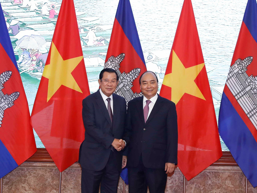 Thủ tướng Chính phủ Nguyễn Xuân Phúc và Thủ tướng Vương quốc Campuchia Samdech Techo Hun Sen tại Trụ sở Chính phủ. (Ảnh: Thống Nhất/TTXVN)