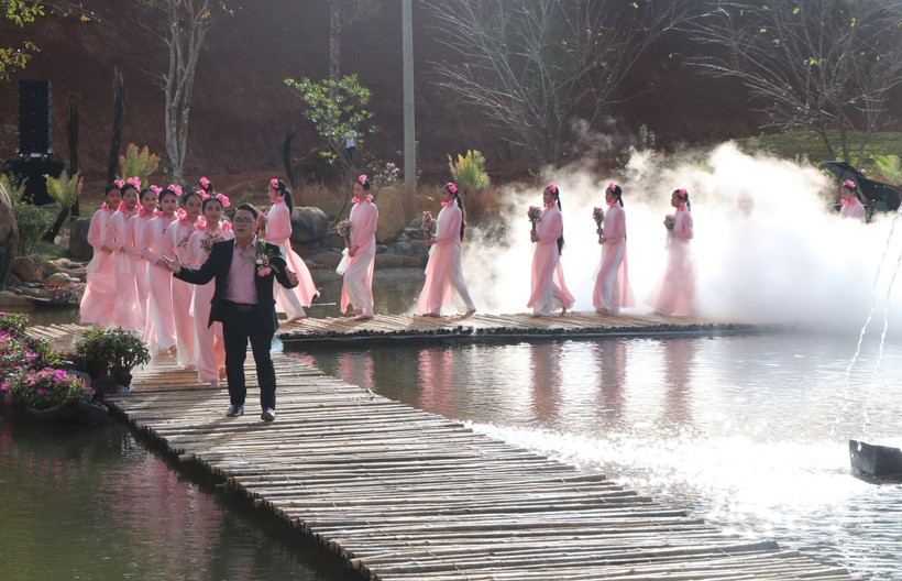 Một tiết mục biểu diễn tại chương trình. (Ảnh: Dư Toán/TTXVN)