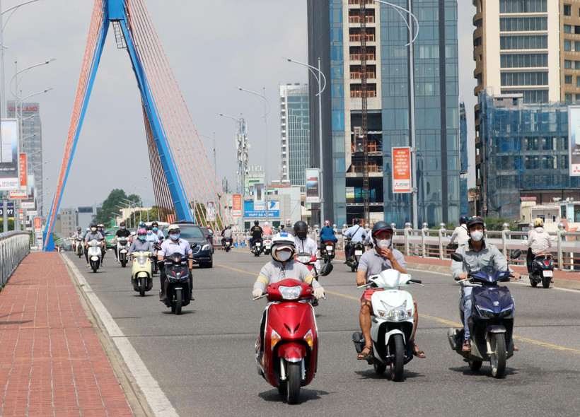 Phương tiện lưu thông trên các tuyến đường Đà Nẵng. (Ảnh: Trần Lê Lâm/TTXVN)