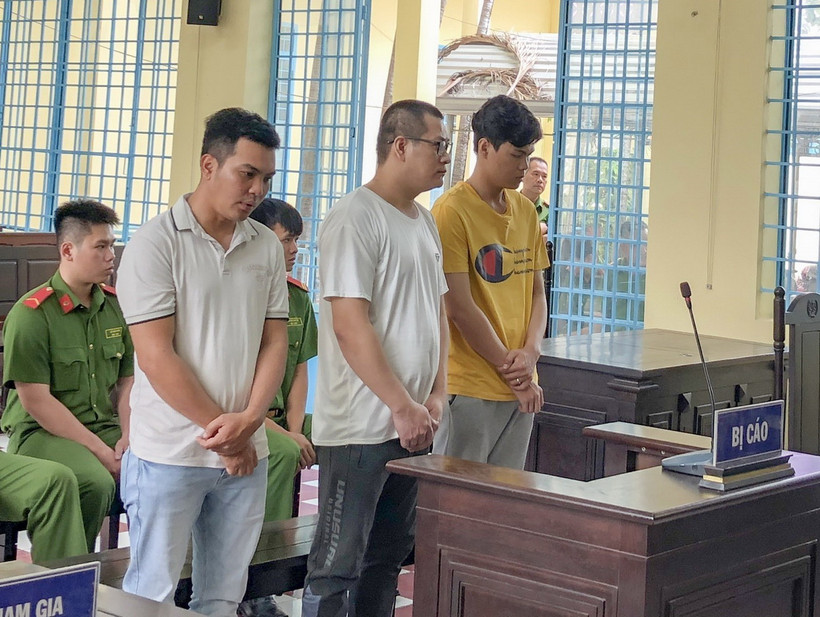 Các bị cáo tại phiên tòa sơ thẩm. (Ảnh: TTXVN phát)