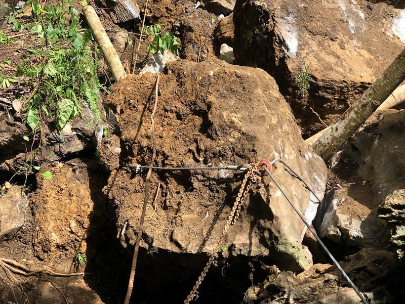 Hiện trường vụ sập hầm nghi là khai thác vàng trái phép ở huyện Ngân Sơn, tỉnh Bắc Kạn. (Ảnh: Hoàng Giang/TTXVN)