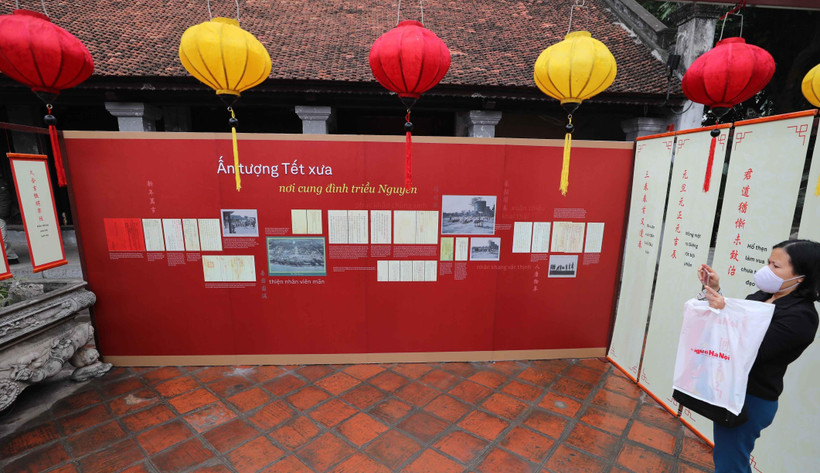 Triển lãm tài liệu lưu trữ Quốc gia "Cung đình đón Tết" trong dịp Xuân Tân Sửu 2021. (Ảnh: Thanh Tùng/TTXVN)