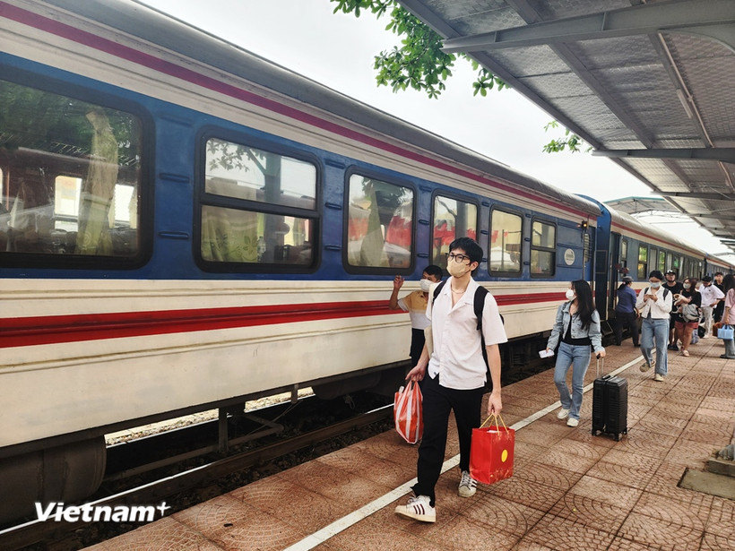 Tuyến Hà Nội-Hải Phòng sẽ được ngành Đường sắt tăng cường chạy thêm các tàu khách. (Ảnh: Việt Hùng/Vietnam+)