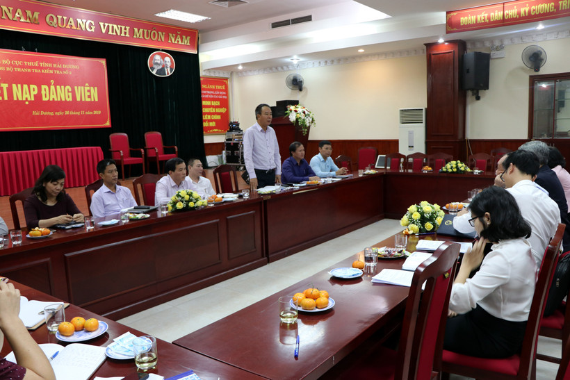 Trưởng ban Kinh tế - Ngân sách HĐND tỉnh Hải Dương Phạm Quang Hưng phát biểu tại buổi làm việc. (Ảnh: Mạnh Tú/TTXVN)