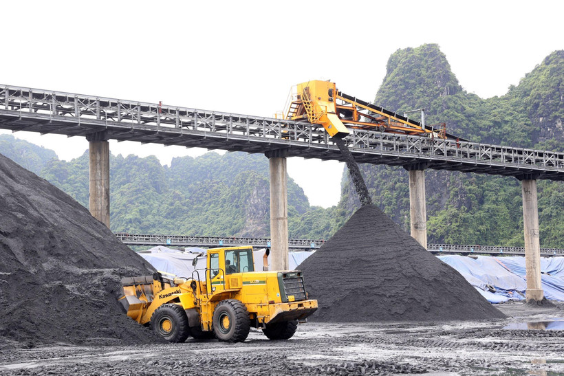 Nhu cầu than cho nhiệt điện dự báo sẽ tiếp tục tăng cao trong năm 2020. (Ảnh: Huy Hùng/TTXVN)