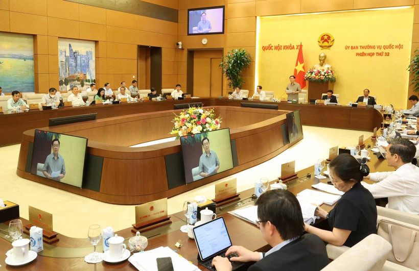 Chủ tịch Quốc hội Vương Đình Huệ phát biểu khai mạc Phiên họp thứ 32 của Ủy ban Thường vụ Quốc hội. (Ảnh: Nhan Sáng/TTXVN)