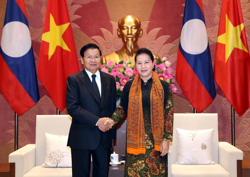 Chủ tịch Quốc hội Nguyễn Thị Kim Ngân hội kiến Thủ tướng Lào Thongloun Sisoulith thăm chính thức Việt Nam. (Ảnh: Trọng Đức/TTXVN)