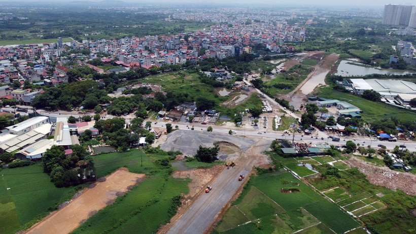 Nút giao Quốc lộ 6 với tuyến vành đai 4 tại gói thầu số 10 qua địa bàn phường Yên Nghĩa, quận Hà Đông. Trên gói thầu số 10 vẫn còn gần 2 km chưa được GPMB. (Ảnh: Huy Hùng/TTXVN)