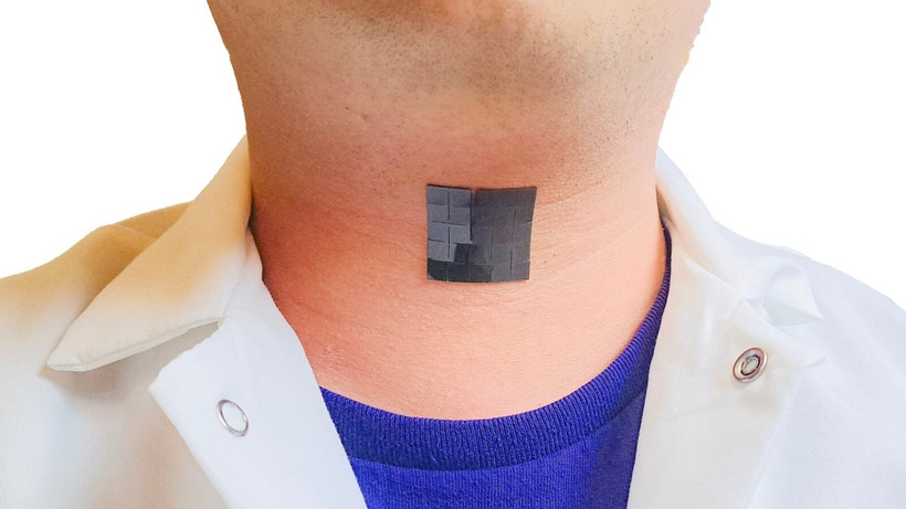 Mỹ: Miếng dán đặc biệt giúp những người rối loạn giọng nói có thể trò chuyện