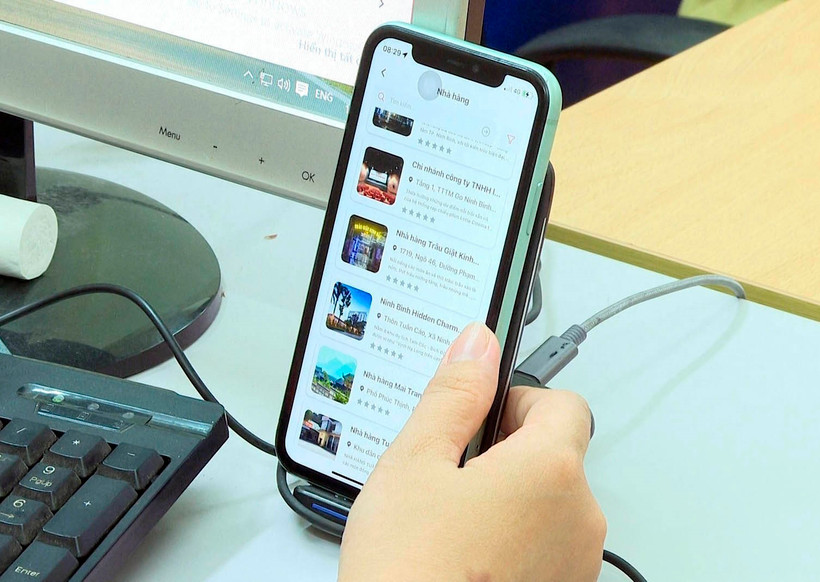 Phần mềm ứng dụng du lịch thông minh "NinhBinhtourisminfo" do ngành Du lịch tỉnh Ninh Bình ra mắt vào đầu tháng 7/2023. (Ảnh: Thùy Dung/TTXVN)