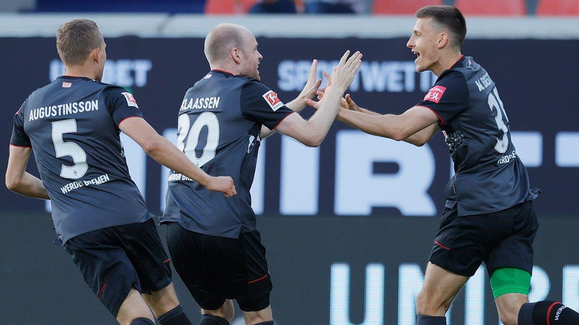 Bremen tiếp tục ở lại sân chơi Bundesliga. (Nguồn: foxsports)