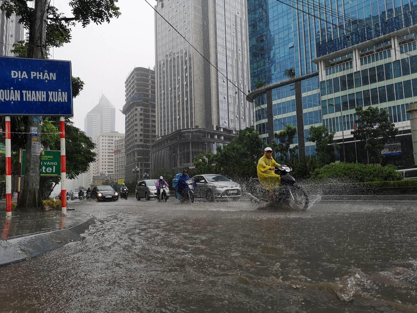 Một số điểm ngập cục bộ trên địa bàn Hà Nội. (Ảnh: Thanh Tùng/TTXVN)