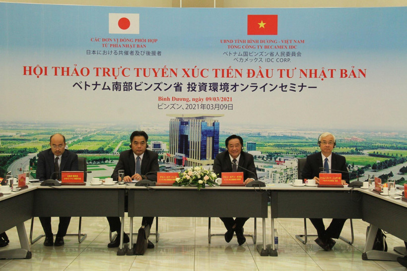 Lãnh đạo UBND tỉnh Bình Dương tham dự điều hành buổi xúc tiến thu hút đầu tư các doanh nghiệp Nhật Bản. (Ảnh: Chí Tưởng/TTXVN)