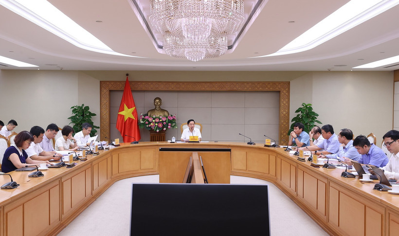 Phó Thủ tướng Trần Hồng Hà chủ trì cuộc họp. (Ảnh: Văn Điệp/TTXVN)